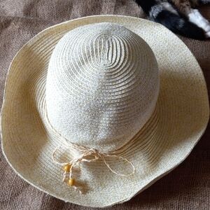 Stylish Cream Sun Hat with Bead Accent